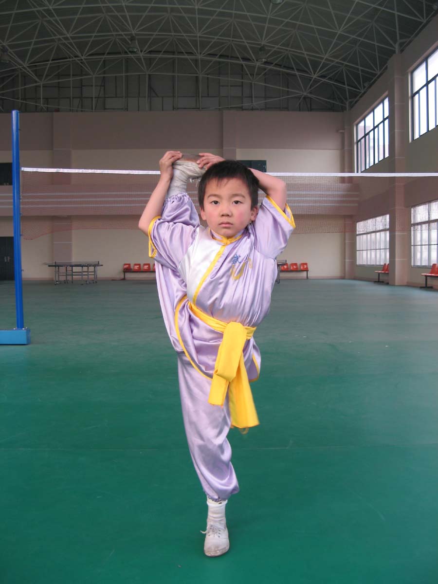 江大北固校区体育馆跆拳道、武术、散打开始招