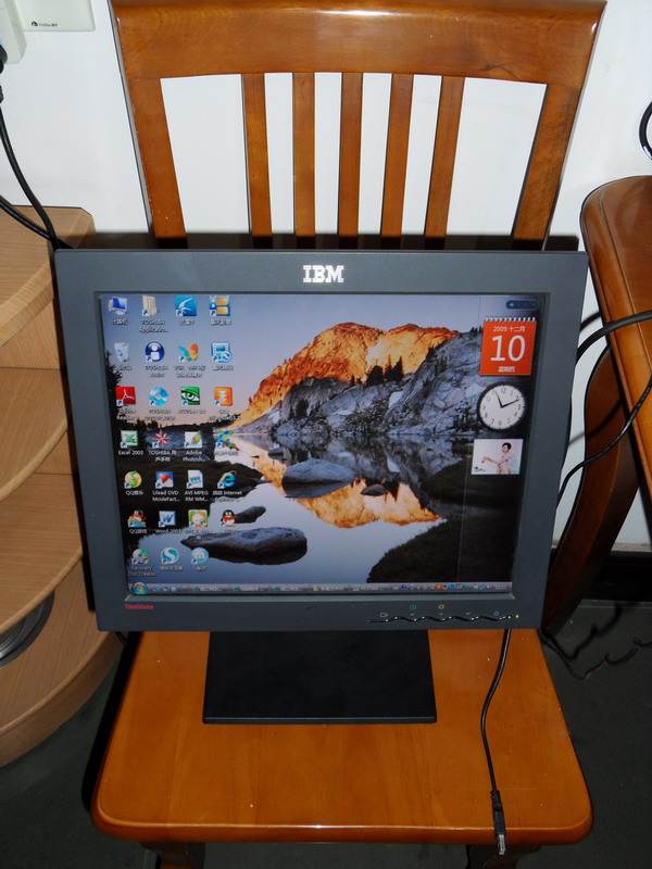 卖三星17寸液晶显示器 (2手) 价格498元一台电