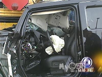 <em>悍马</em>追尾校车 有<em>照片</em>,不知真伪 - 百姓话题 - 梦