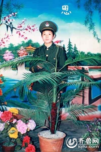 济空飞行员牺牲 妻子追悼会上补办婚礼 - 老兵