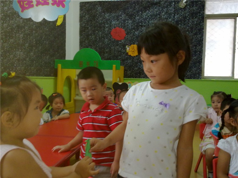 我是大班的哥哥<em>姐姐</em>,我给弟弟<em>妹妹</em>送玩具 - 东