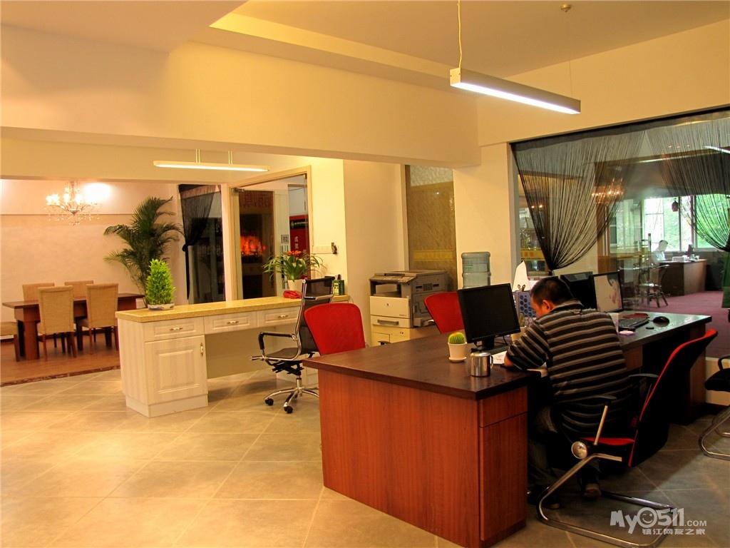 聚成装饰:设计专家--公司新装修图片 - 老帖归档