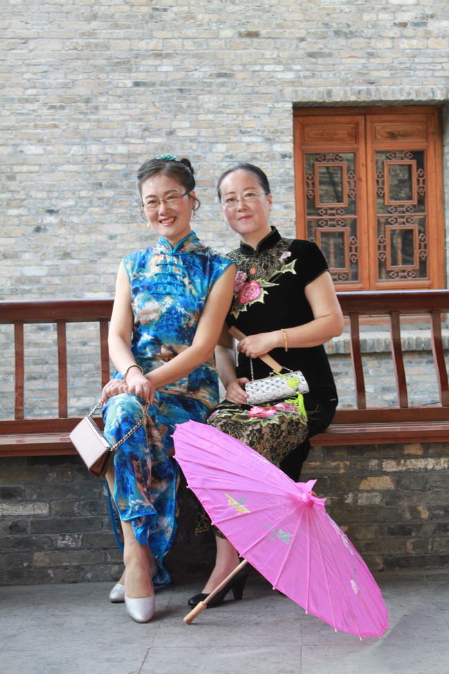<em>一对姊妹花</em>旗袍秀 - 镜头里的镇江 - 梦溪论坛 镇