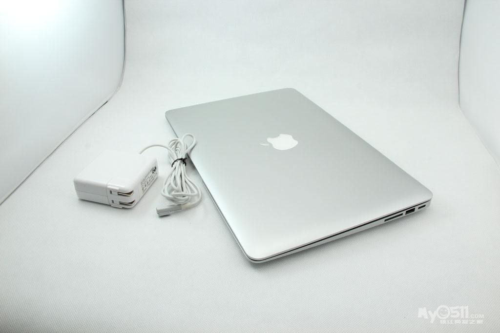 <em>苹果笔记本</em>     Macbook Air     完全一比一     独