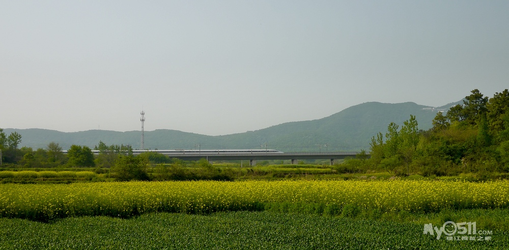 绿野骑踪一一京口瓜洲一水间钟山只隔数重山 