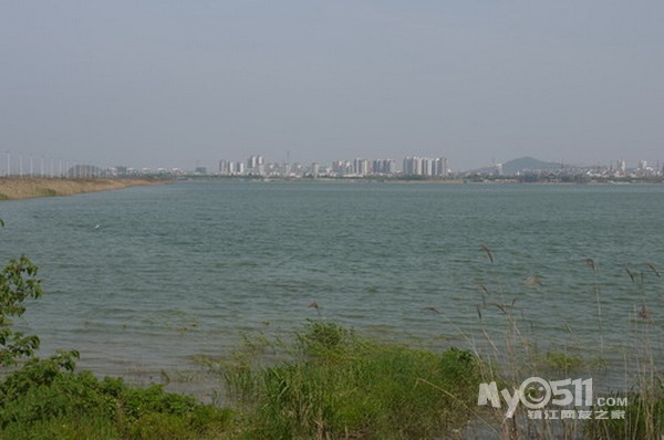 绿野骑踪一一京口瓜洲一水间钟山只隔数重山 
