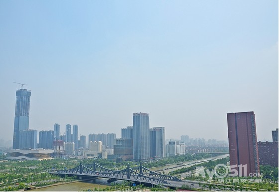 江苏 苏南城市 无锡市的 城市细节 绿化 与 道路