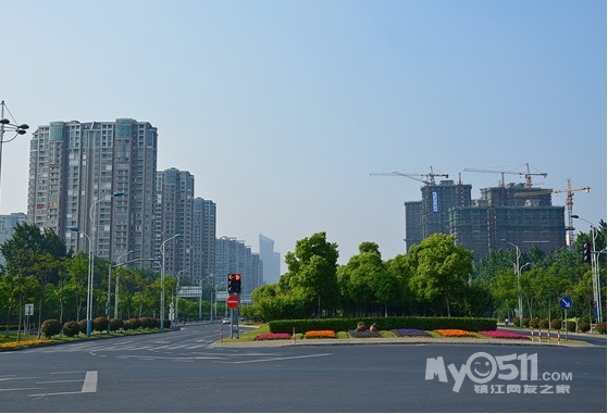 江苏 苏南城市 无锡市的 城市细节 绿化 与 道路