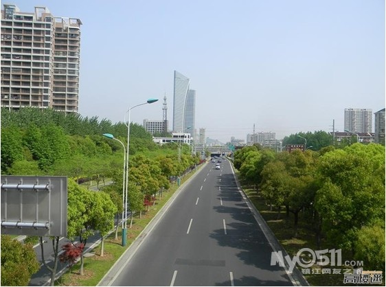 江苏 苏南城市 无锡市的 城市细节 绿化 与 道路