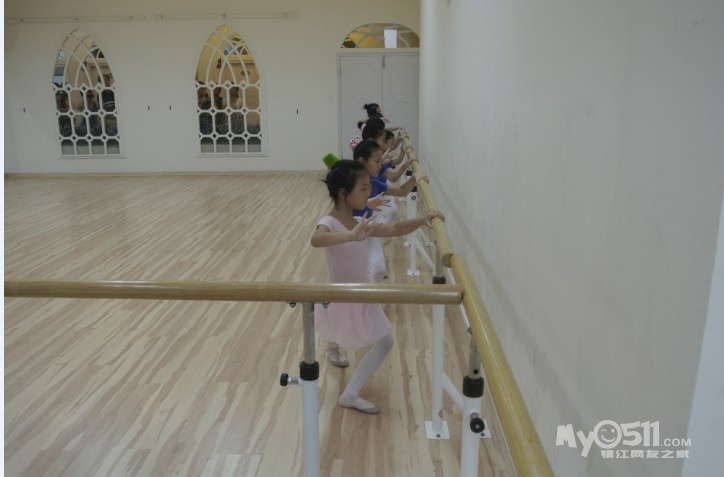 花儿朵朵 舞蹈工作室暑假班招收中大班新生火