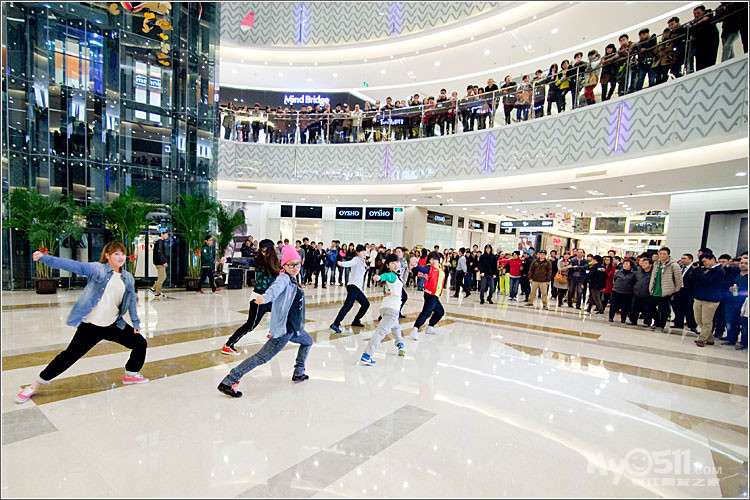 权威街舞品牌-黑泡泡街舞承接一切商业演出 -