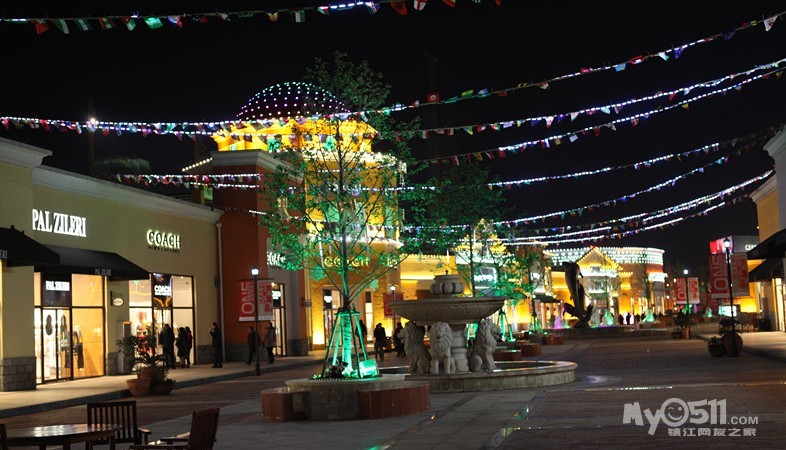 夜晚的武汉百联奥特莱斯的 - 车迷之家 cm.my0