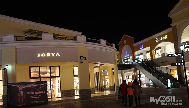 夜晚的武汉百联奥特莱斯的 - 车迷之家 cm.my0