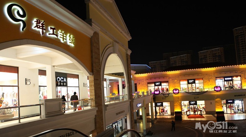 夜晚的武汉百联奥特莱斯的 - 车迷之家 cm.my0