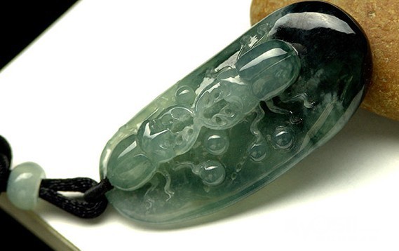 缅甸玉翡翠挂件保证A货带鉴定证书帮家里的朋