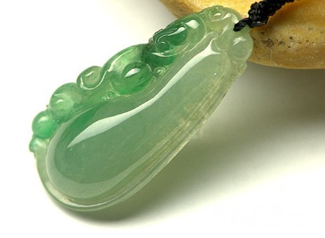 缅甸玉翡翠挂件保证A货带鉴定证书帮家里的朋