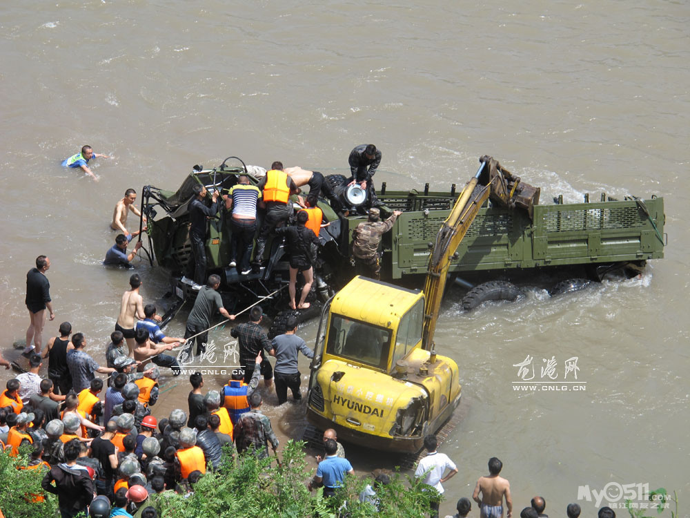 亲眼目睹军车冲出道牙 - 百姓话题 - 梦溪论坛 镇
