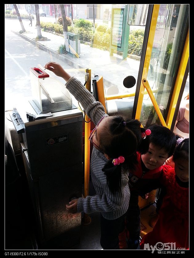 中班社会教案：公交车已来