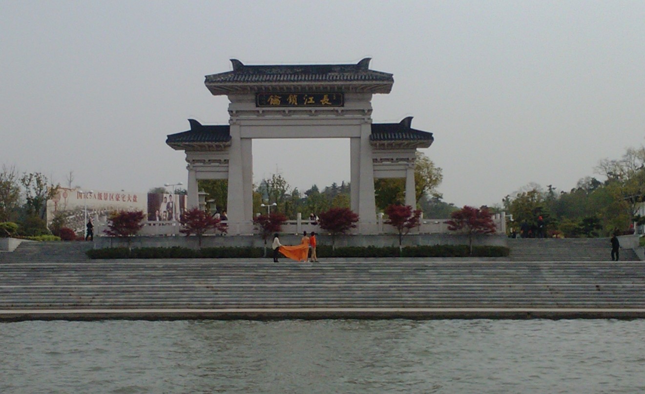 夏天到了,<em>姑娘</em>们又到江边<em>掀裙子</em>了。 - 镜头里