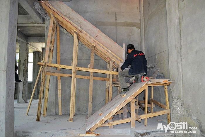 鸿牛一品装饰在建工地--御墅邻枫--钱女士(楼梯