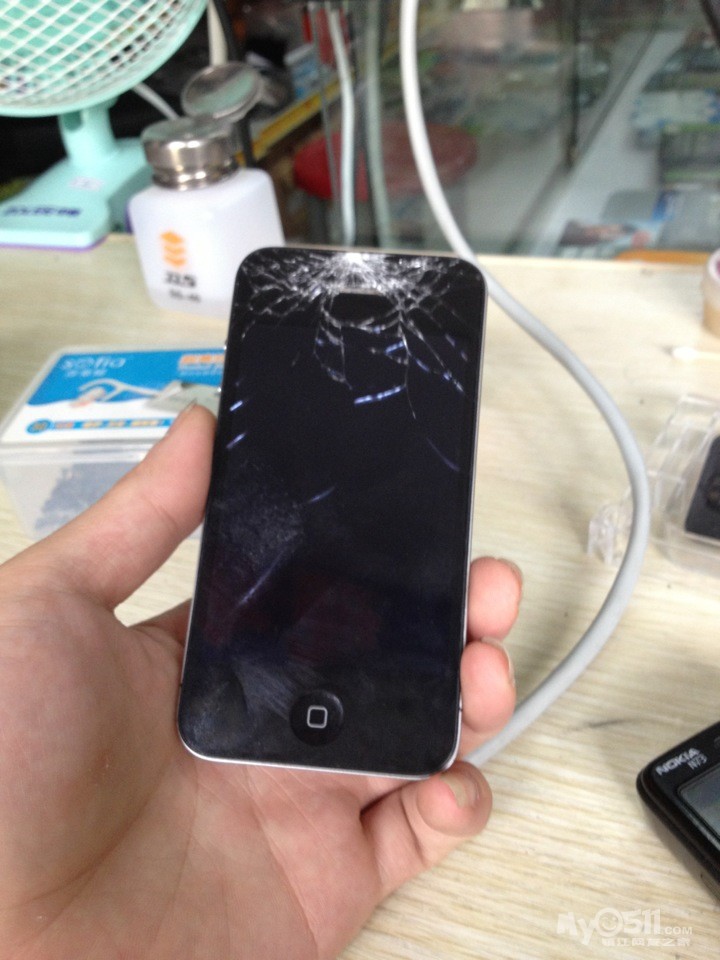 苹果4S屏幕摔坏了。哪能修。什么价格 - 百姓