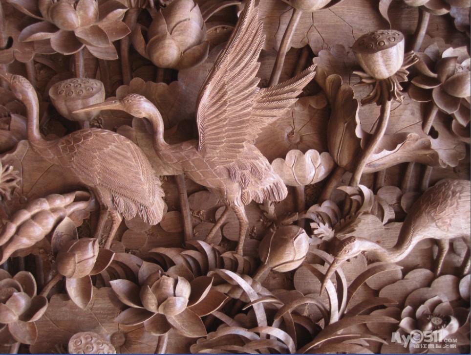 6个工人忙了一年 4个大工2个小工 鹤舞荷香老