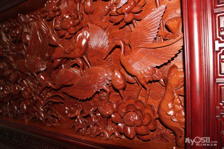 6个工人忙了一年 4个大工2个小工 鹤舞荷香老