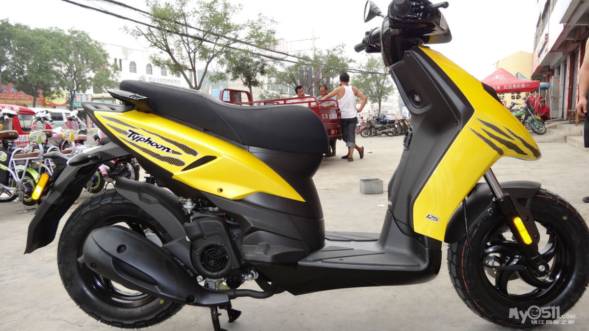 出2012年6月底买的 比亚乔台风黄色 已跑9000