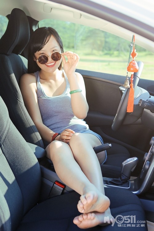 [媳妇当车模]V40冰岛浅水蓝与我媳妇的美丽邂