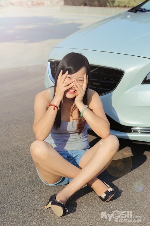 [媳妇当车模]V40冰岛浅水蓝与我媳妇的美丽邂