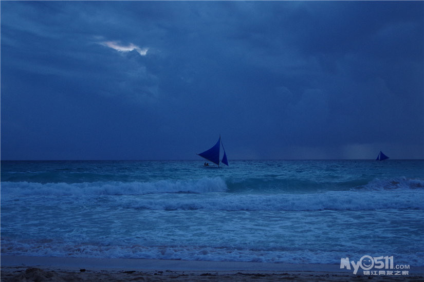 成全了自己的碧海蓝天