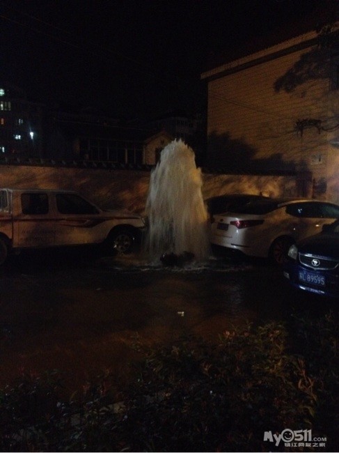 丁卯桥路农业银行门口消防栓貌似被撞 - 百姓话