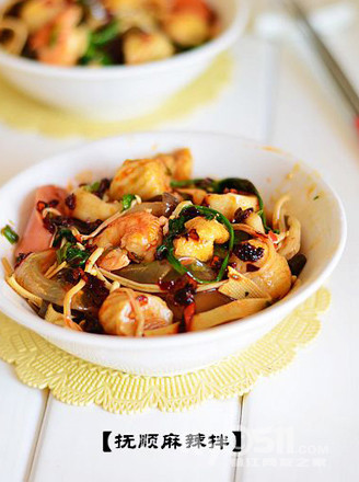 江大大三女生开店卖起麻辣拌 只因思念东北