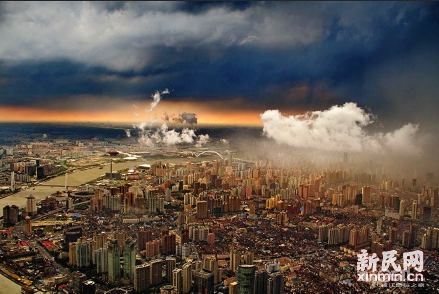 建设工地的吊车工人获得上海摄影艺术大展银奖