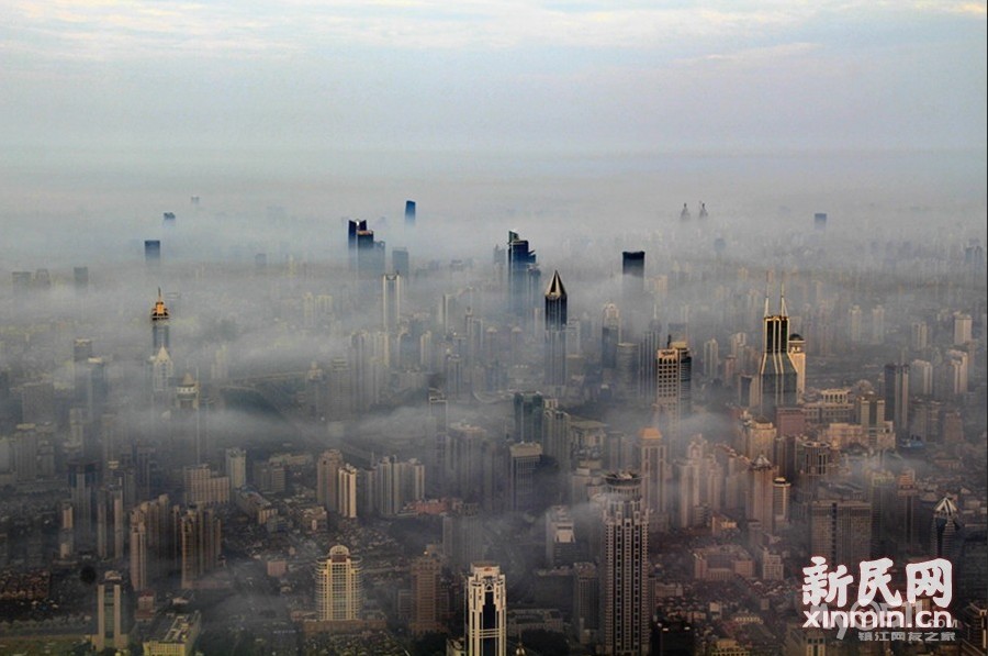 建设工地的吊车工人获得上海摄影艺术大展银奖