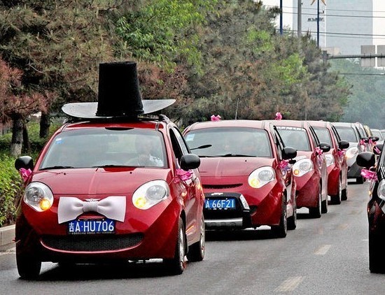 [备婚加油站]:婚车挑选各花入各眼 载着爱情奔向