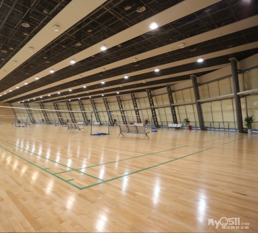 宁波会展中心羽毛球馆 宁波市中心附近哪里有室内运动场啊…可以打