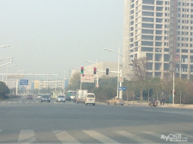 今天由学府路左拐谷阳路,怎么出现一红一绿两