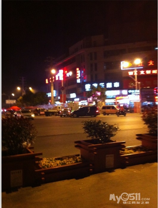 学府路江苏大学后街安装探头而违停太多导致走