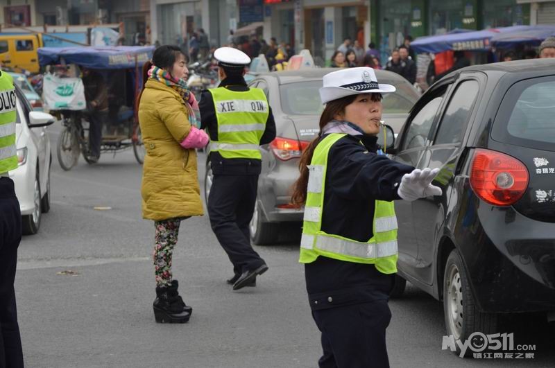润州大队<em>女辅警</em>三八妇女节坚守岗位尽展巾帼