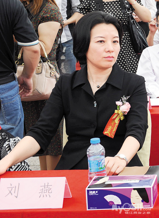 深圳首个70后正局级美女干部辞职 确属多年 裸官