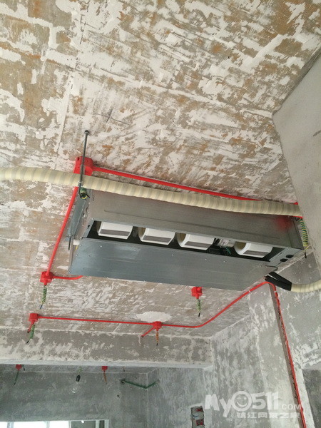 观澜小宅---风管机安装完毕,周六大雨,还能进瓷