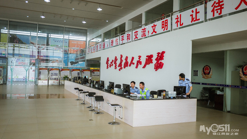 句容交警大队打造事故处理一体化服务品牌 -