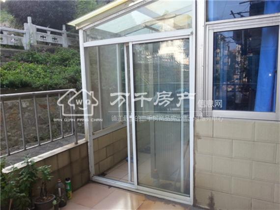 学府路片区 京岘山38号中装2楼室内清爽有平台