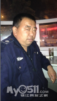 感谢乐购公安亭子里值班的魏斌警官和环卫工人