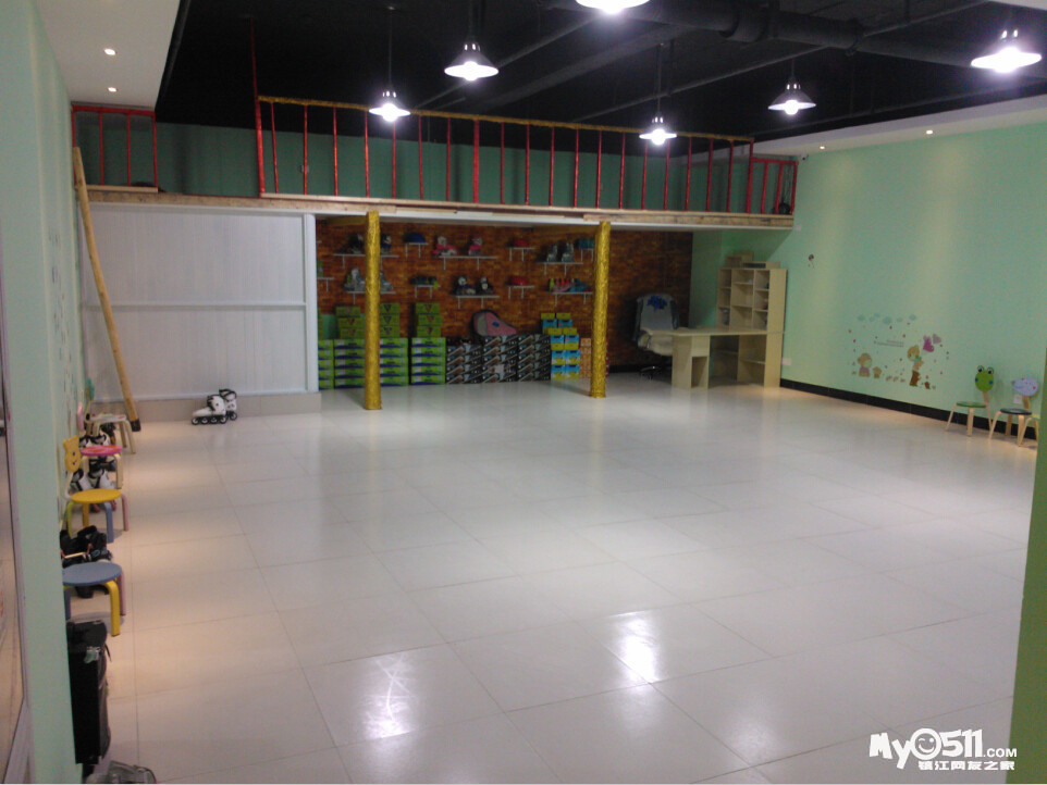 因工作原因万达金街对面商铺转让转租或合租(