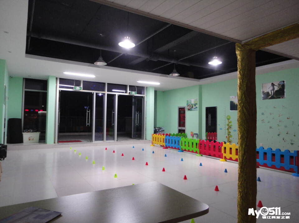 因工作原因万达金街对面商铺转让转租或合租(