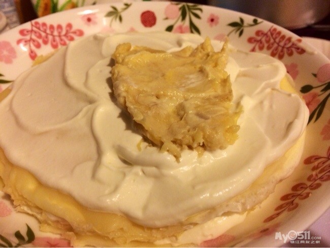 半夜睡不着觉,把心情做成榴莲千层蛋糕。 - 饮