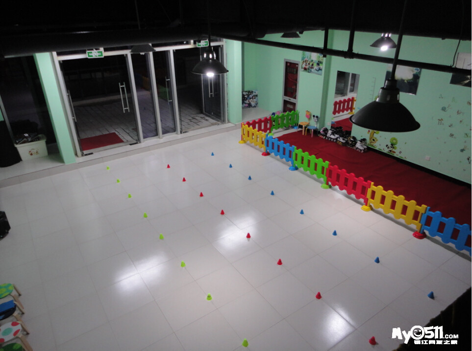 因工作原因万达金街对面商铺转让转租或合租(