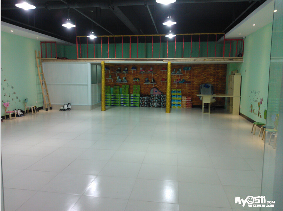 因工作原因万达金街对面商铺转让转租或合租(